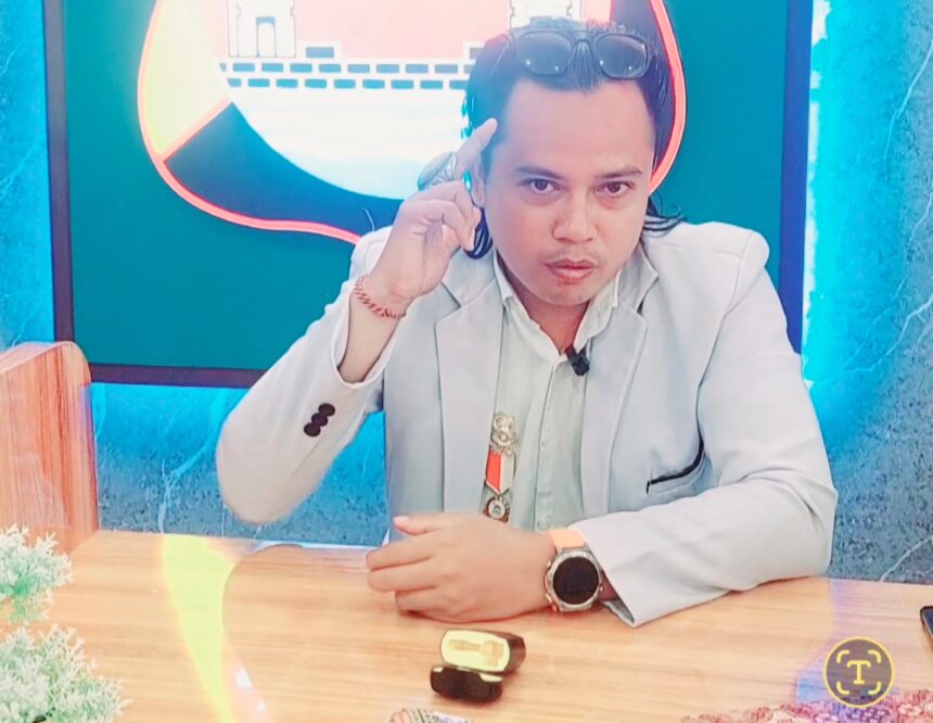 King Naga, Ketua Dewan Pembina PARTAI PSI DPD Kabupaten Lebak Dan Ketua LSM GMBI Kabupaten Lebak, Banten Saat Menyampaikan Ucapan Selamat Idul Fitri 1447 H Di Tahun 2026.