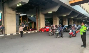 Breaking-News-Mobil-Fortuner-Tabrak-2-Motor-dan-Angkot-di-Sudirman-Palembang-1-Orang-Tewas