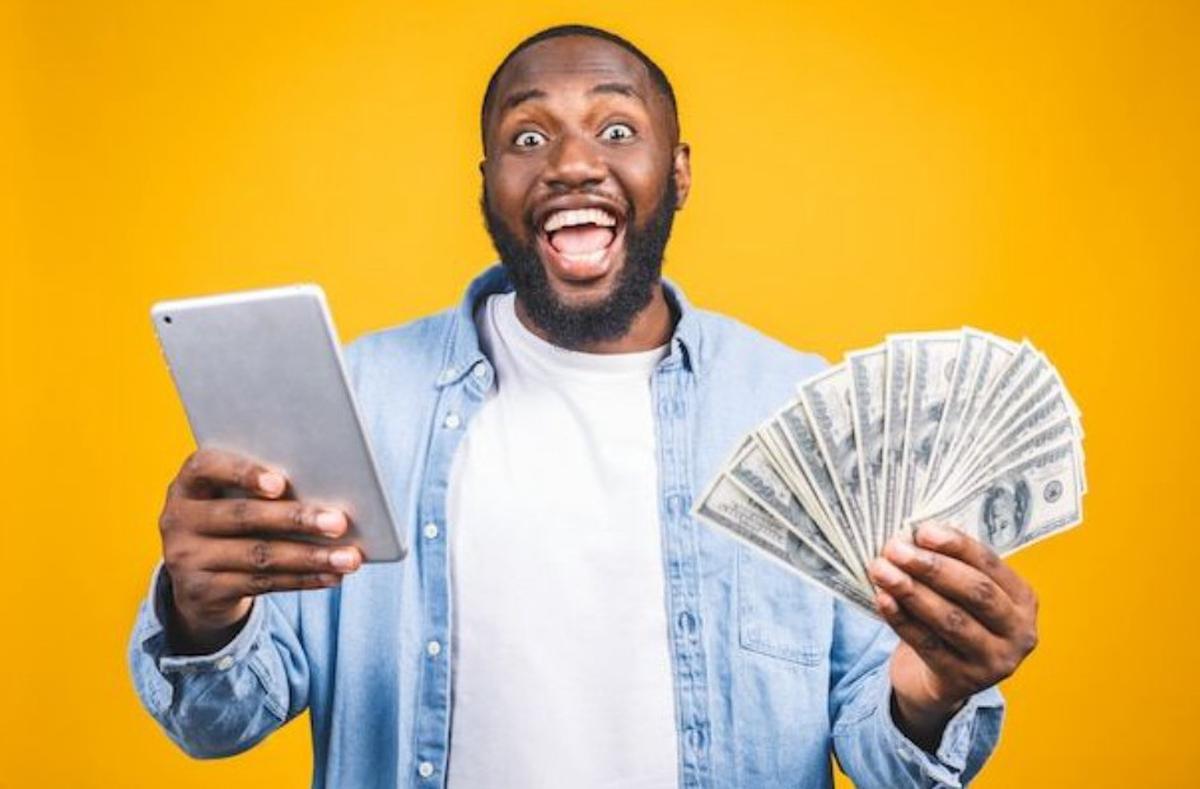 HAPPY PEOPLE WITH MONEY HAPPY PEOPLE WITH MONEY