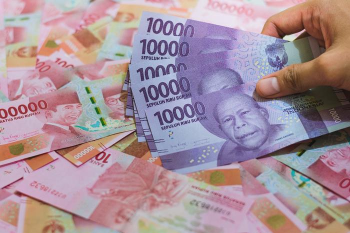 Mengapa Rupiah Terus Melemah dan Bagaimana DolarKu Money Changer Dapat Membantu Anda