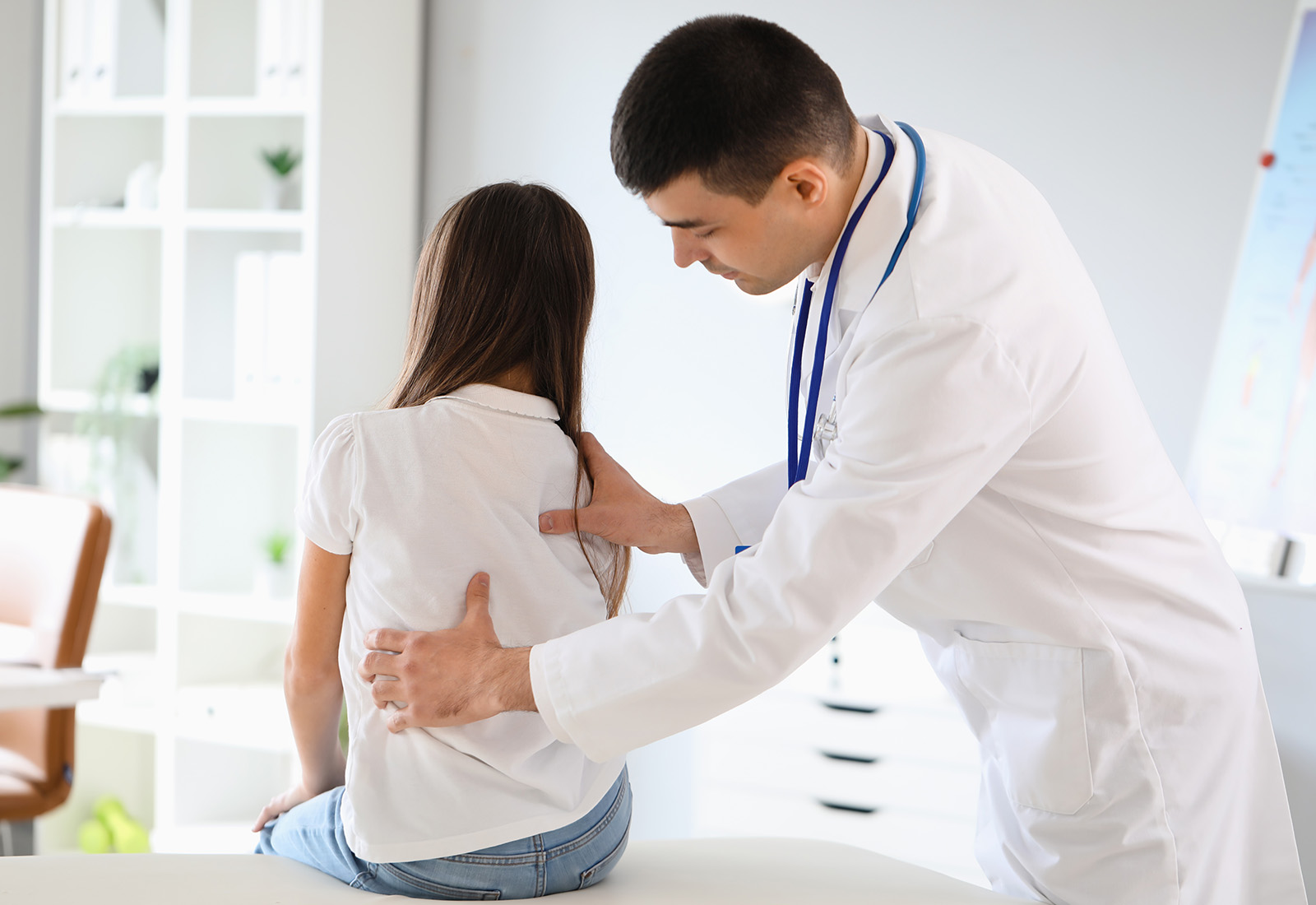 Periksa Skoliosis ke Dokter Apa?