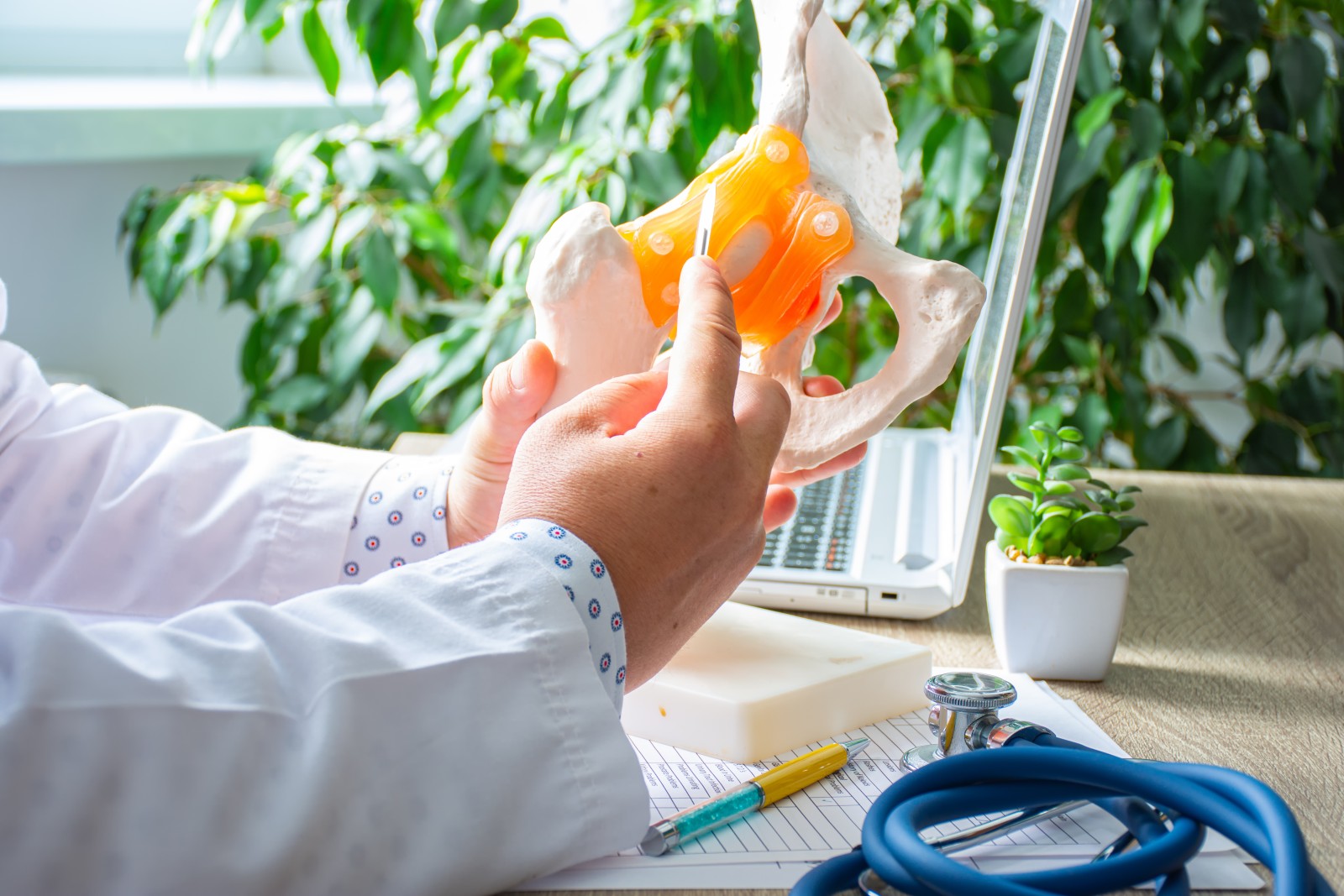 Kenali Operasi Penggantian Tulang Panggul dan Manfaatnya