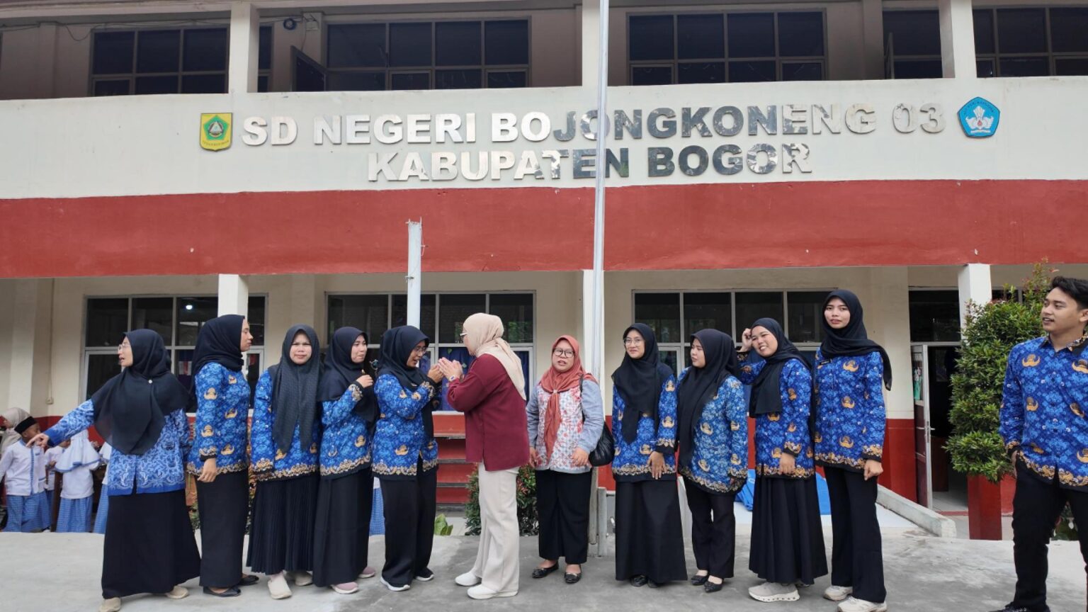 Agita Nurfianti tinjau Program Makanan Pagi Gratis di SD Bojong Koneng 03 Bogor, menyoroti gizi, keamanan pangan, dan empati bagi anak sekolah.