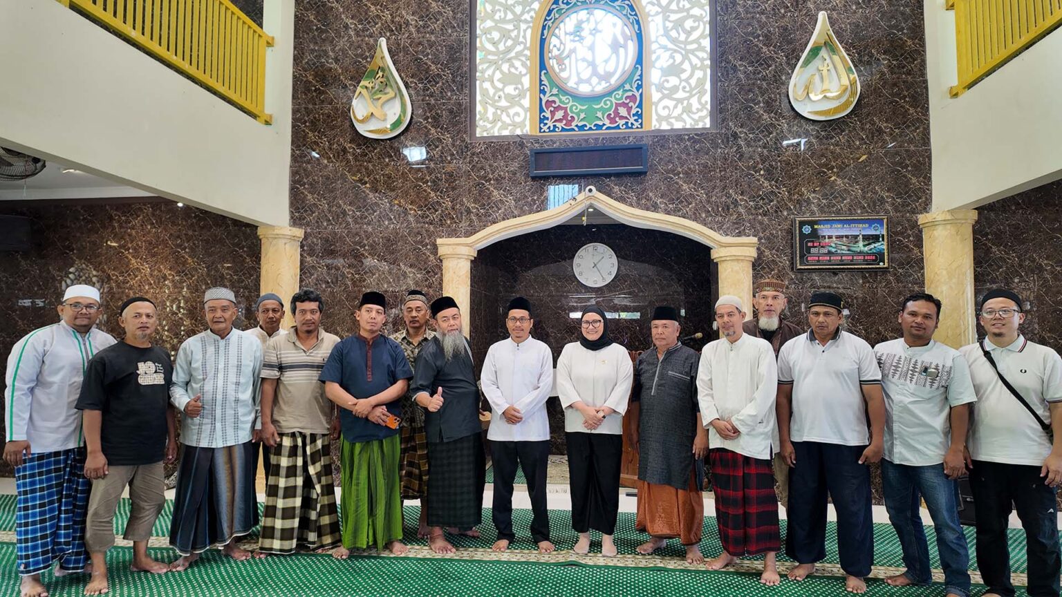 Sebuah dialog antara perwakilan warga perumahan dengan seorang pejabat publik, Ibu Agita anggota Komite III DPD RI, telah menyoroti permasalahan krusial terkait status legalitas fasilitas umum (fasum) yang dialihfungsikan sebagai tempat ibadah