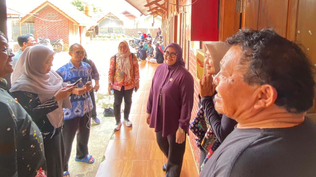 Kunjungan ini menjadi salah satu bentuk komitmen Anggota DPD RI Agita Nurfianti dalam memperjuangkan peningkatan kualitas rehabilitasi sosial, penguatan kapasitas lembaga pendamping, serta mendorong sinergi antara pemerintah dan masyarakat untuk menciptakan kehidupan yang lebih baik bagi para korban penyalahgunaan NAPZA di Jawa Barat.