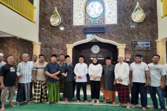 Sebuah dialog antara perwakilan warga perumahan dengan seorang pejabat publik, Ibu Agita anggota Komite III DPD RI, telah menyoroti permasalahan krusial terkait status legalitas fasilitas umum (fasum) yang dialihfungsikan sebagai tempat ibadah