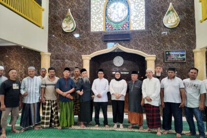 Sebuah dialog antara perwakilan warga perumahan dengan seorang pejabat publik, Ibu Agita anggota Komite III DPD RI, telah menyoroti permasalahan krusial terkait status legalitas fasilitas umum (fasum) yang dialihfungsikan sebagai tempat ibadah