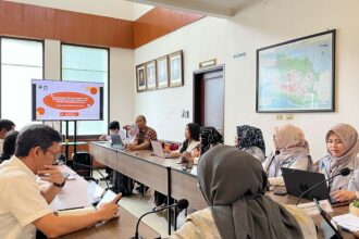 Pertemuan pengawasan implementasi UU No. 35 Tahun 2014 tentang Perlindungan Anak dipimpin oleh Anggota DPD RI Jawa Barat, Agita Nurfianti, bersama BP3AKB, UPTD PPA, dan Dinas Sosial.