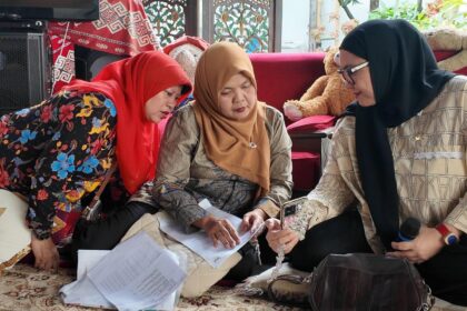 Silaturahmi Senator Jabar Agita Nurfianti bersama warga bahas PIP, layanan kesehatan, dan penguatan UMKM untuk komunitas mandiri.