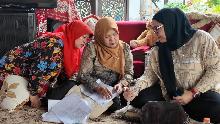 Silaturahmi Senator Jabar Agita Nurfianti bersama warga bahas PIP, layanan kesehatan, dan penguatan UMKM untuk komunitas mandiri.