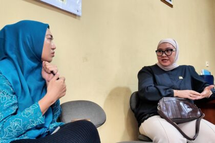 Kunjungan lapangan di wilayah Pasirluyu menjadi ruang dialog penting antara warga dan Ibu Agita Nurfianti, Anggota DPD RI Perwakilan Jawa Barat, yang hadir untuk menyerap aspirasi langsung terkait pelayanan kesehatan dasar, penguatan Posyandu, hingga isu sosial remaja. Pertemuan ini dihadiri oleh unsur PKK, RT, dan RW dengan fokus pada perbaikan fasilitas, peningkatan dana PMT, insentif kader, serta penanganan masalah lingkungan dan sosial.