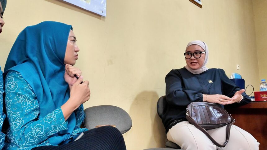 Kunjungan lapangan di wilayah Pasirluyu menjadi ruang dialog penting antara warga dan Ibu Agita Nurfianti, Anggota DPD RI Perwakilan Jawa Barat, yang hadir untuk menyerap aspirasi langsung terkait pelayanan kesehatan dasar, penguatan Posyandu, hingga isu sosial remaja. Pertemuan ini dihadiri oleh unsur PKK, RT, dan RW dengan fokus pada perbaikan fasilitas, peningkatan dana PMT, insentif kader, serta penanganan masalah lingkungan dan sosial.