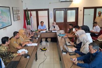 Penonaktifan massal PBI BPJS di Jabar membuat 1,9 juta warga nonaktif. Dinkes minta faskes tetap layani, reaktivasi kini bisa lewat desa, ada hak sanggah