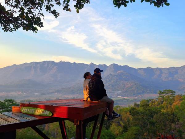 Day Tour Setumbu Hill Sunrise, Borobudur & Prambanan Temple