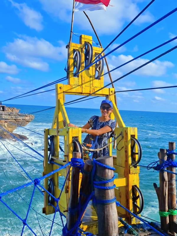 Day Tour Timang Beach