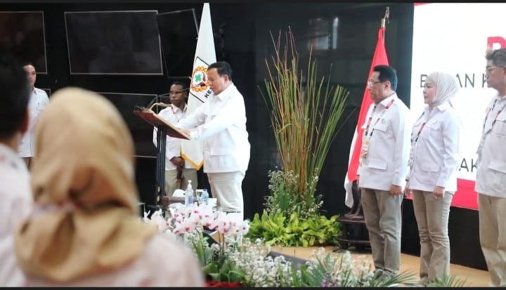 Prabowo Berikan Penghargaan dan Penghormatan kepada Nakes Seluruh Indonesia