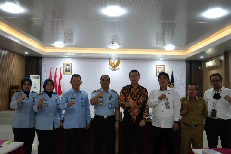 Kemenkumham Sumsel Lakukan Pengkajian dan Verifikasi Permohonan Naturalisasi Warga China Kemenkumham Sumsel Lakukan Pengkajian dan Verifikasi Permohonan Naturalisasi Warga China