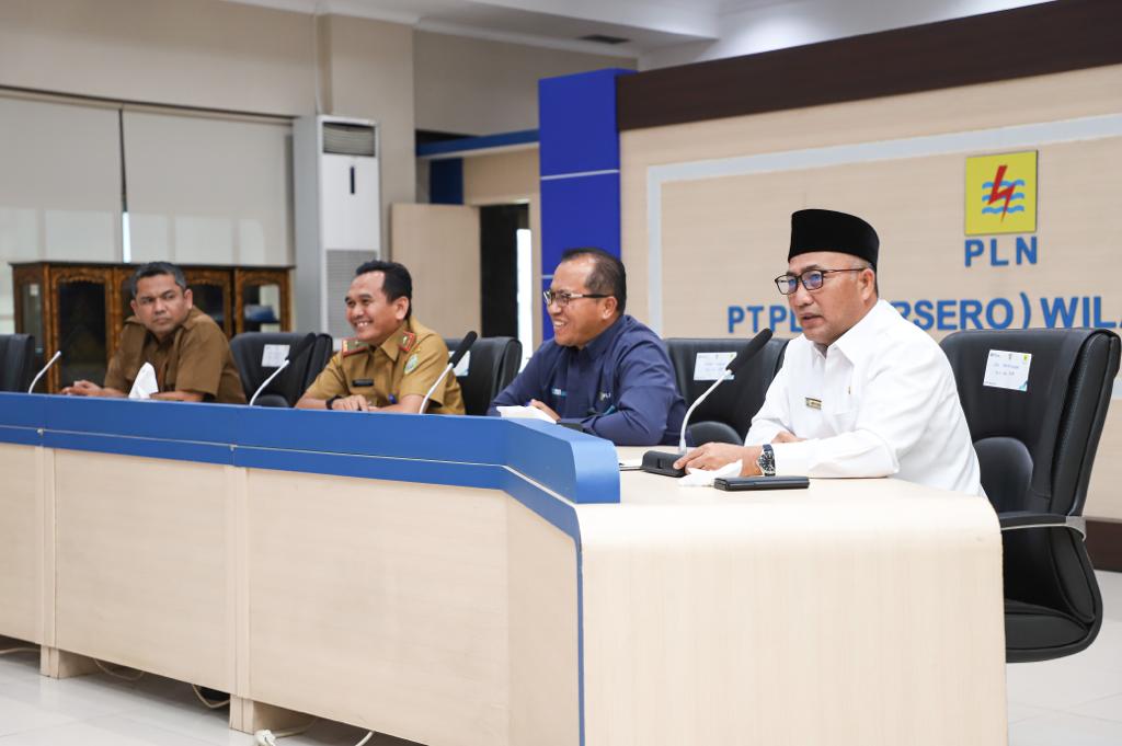 PJ Bupati H Apriyadi Gerilya Tuntaskan Desa di Muba Belum Dialiri Listrik