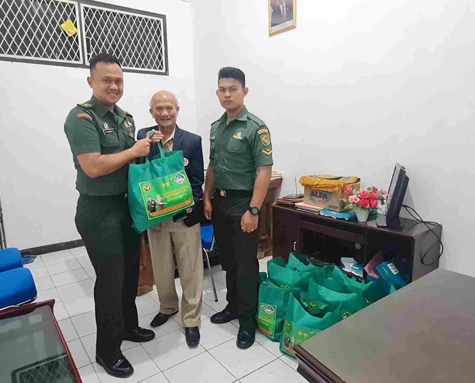 Kodam II/Swj Bantu Paket Sembako KONI Sumsel