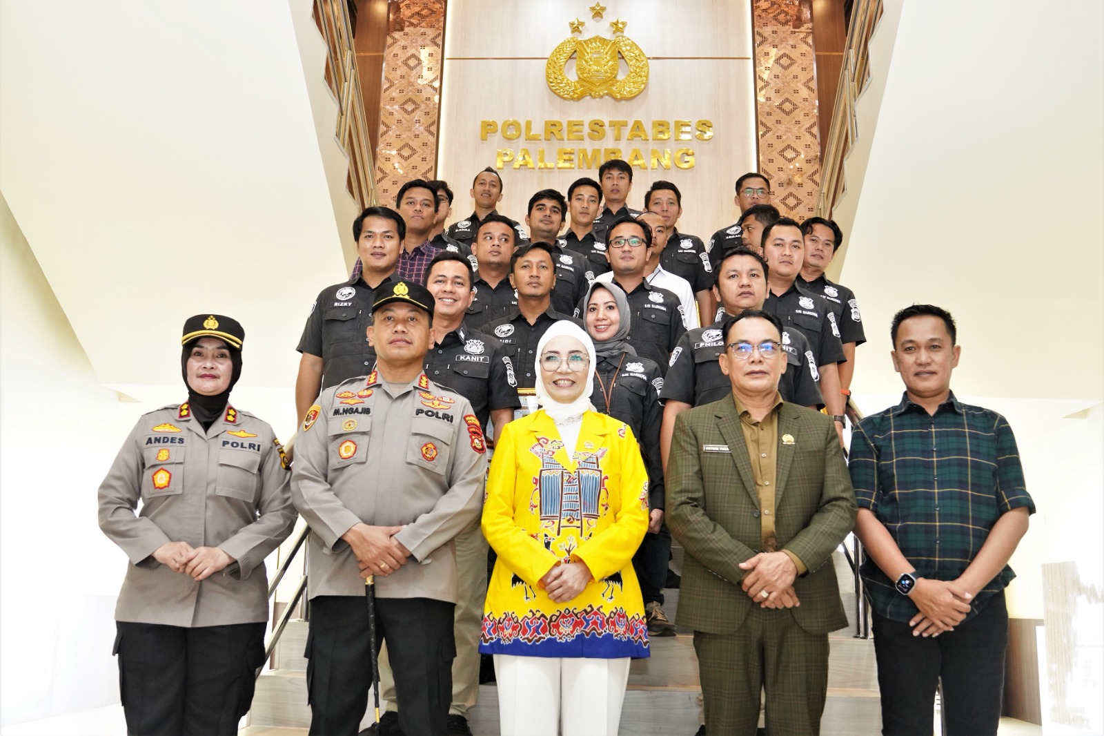 RA Anita Berikan Penghargaan pada Satresnarkoba Polrestabes Palembang yang Berhasil Mengungkap Peredaran Narkotika di Kota Palembang