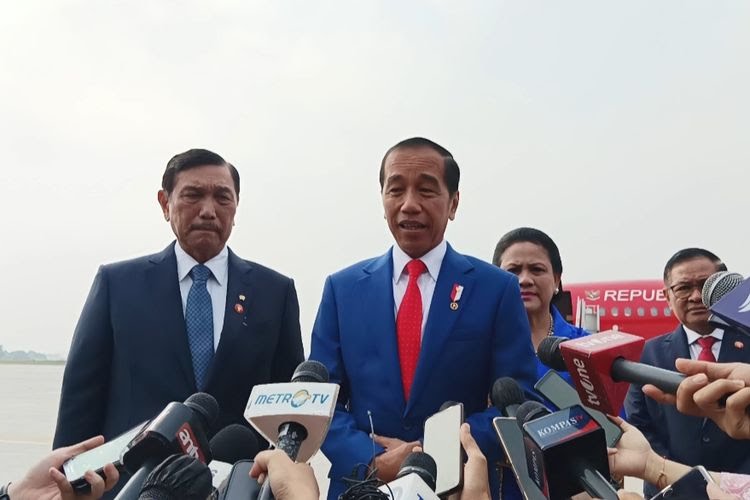 Jokowi Resmi Tunjuk Mahfud Md Jadi Pelaksana Tugas Menkominfo