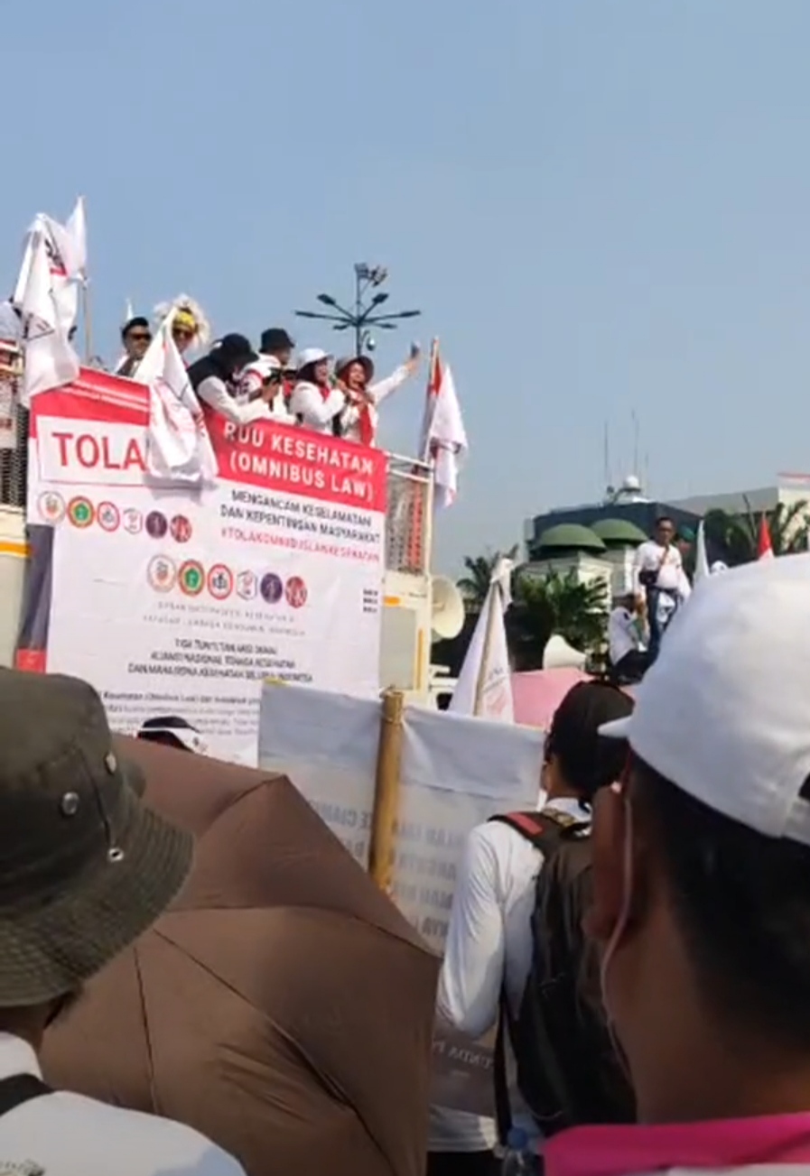 Mengancam Akan Mogok Nasional Para Nakes Tuntut Pemerintah Menghentikan Pembahasan RUU Kesehatan.