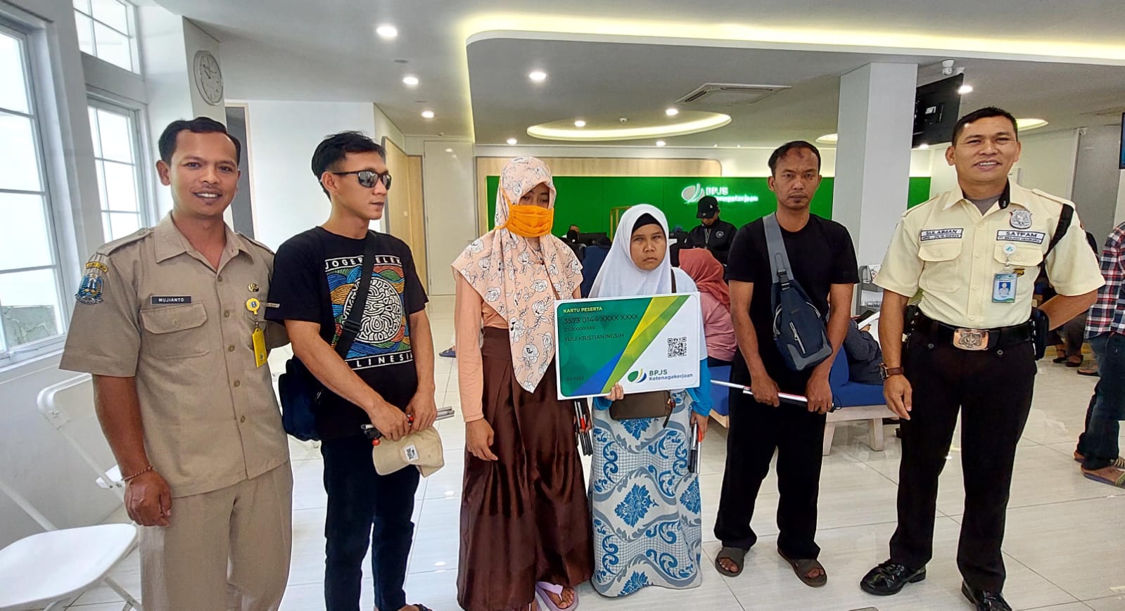 Pekerja Disabilitas Netra UPT RSBN Malang Terima Fasilitas BPJS Ketenagakerjaan