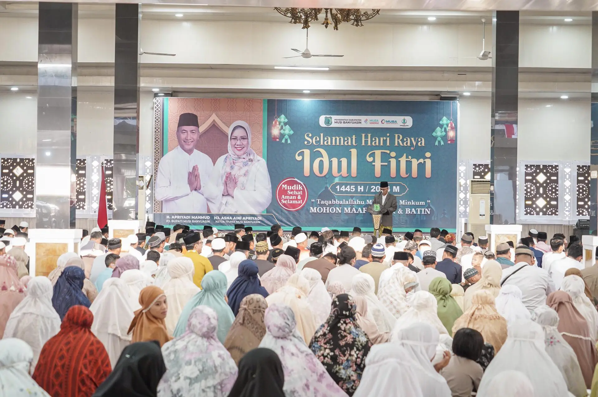 Bareng Keluarga dan Warga Muba, Pj Bupati Apriyadi Salat Id di Rumdin