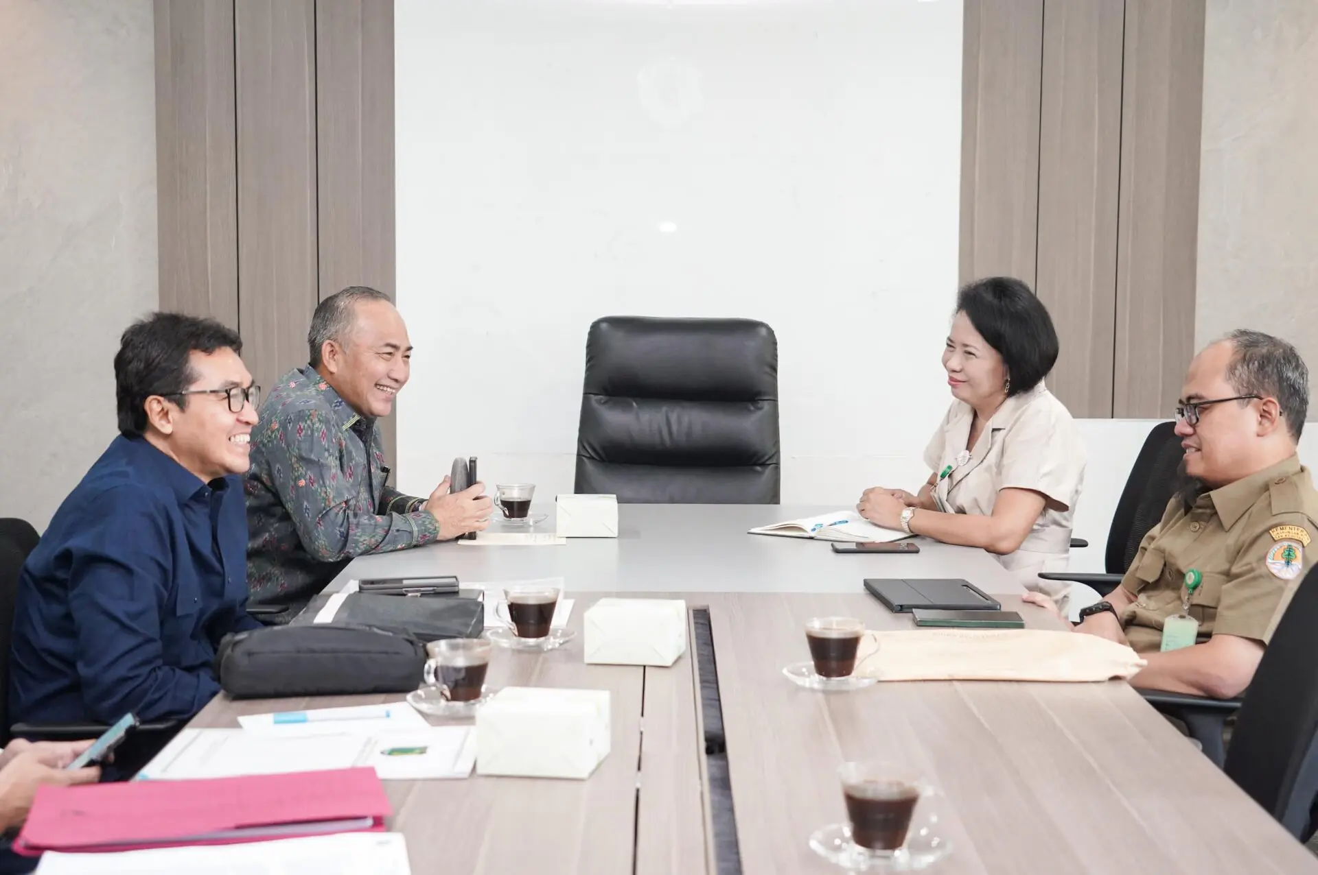 Kebut Izin Pembangunan Jaringan Listrik dan Fasum di Hutan Kawasan, Sekda Apriyadi Jemput Bola ke Kementerian LHK