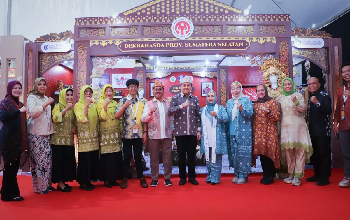 Pj Gubernur Agus Fatoni Kunjungi Stan Provinsi Sumsel di Pameran Dekranas Solo, Ajak Masyarakat Cintai Produk Lokal