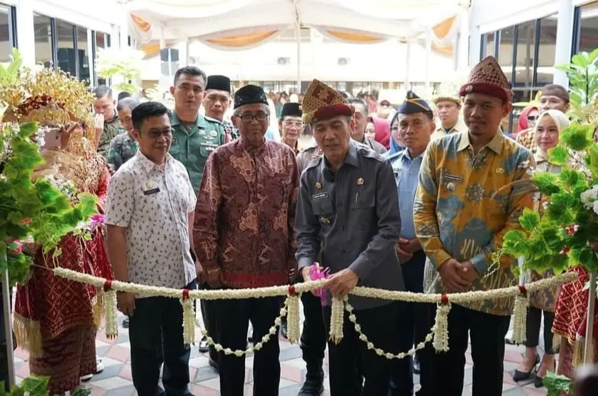 PJ Walikota Ratu Dewa Resmikan Gedung Kantor Camat Sukarami Kota Palembang