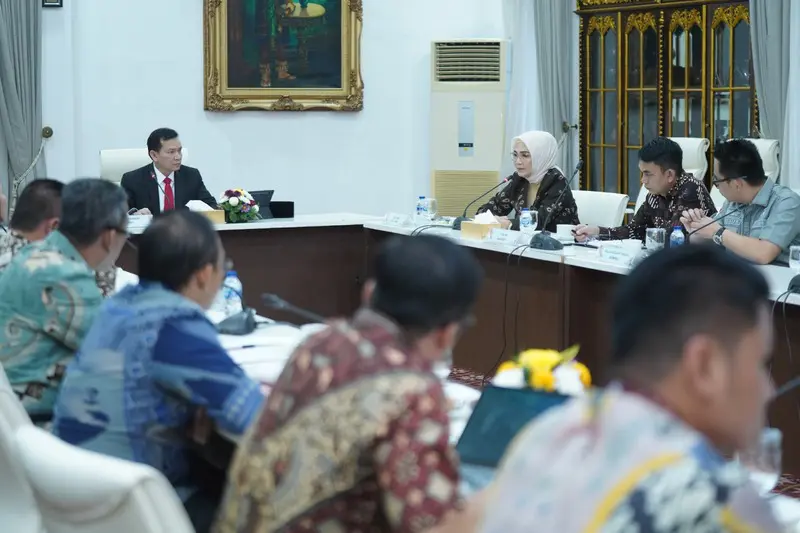 RA Anita Hadiri Rapat Pembahasan Tindak Lanjutan Pembangunan Masjid Sriwijaya Jakabaring Palembang