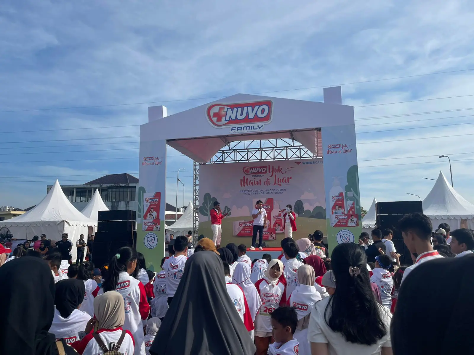 NUVO Family Bersama Dion Wiyoko Ajak Anak-Anak di Palembang Merdeka Bermain Tanpa Takut Kuman
