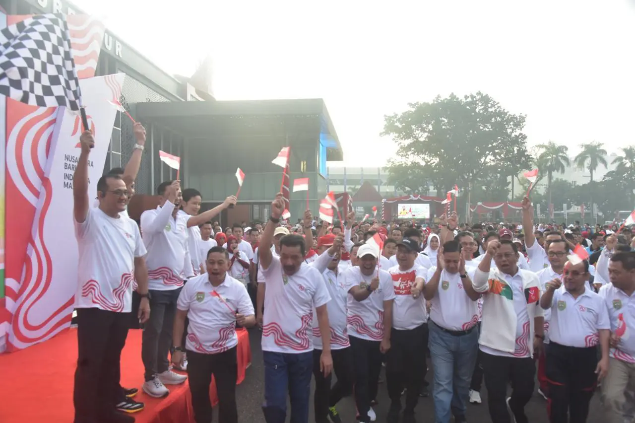 Pj Sekda Sumsel Edward Candra Lepas Ribuan Peserta Jalan Santai HUT Kemerdekaan RI Ke-79