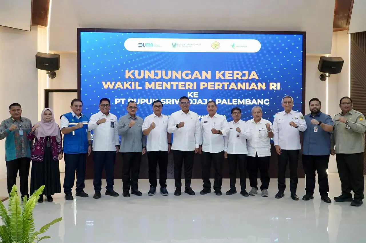 Sekda Sumsel Edward Candra Dampingi  Wamentan RI Kunjungi Pabrik PT Pusri