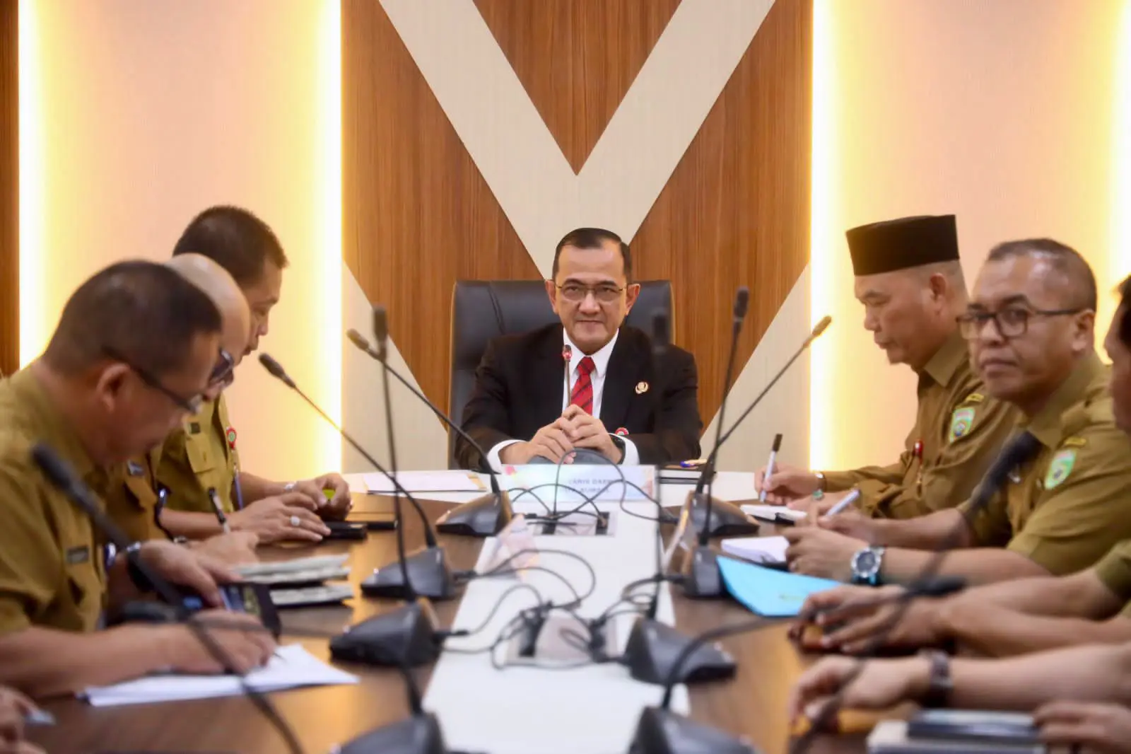 Sekda Sumsel Edward Candra Pimpin Rapat Penanggulangan Aktivitas Judi Online 