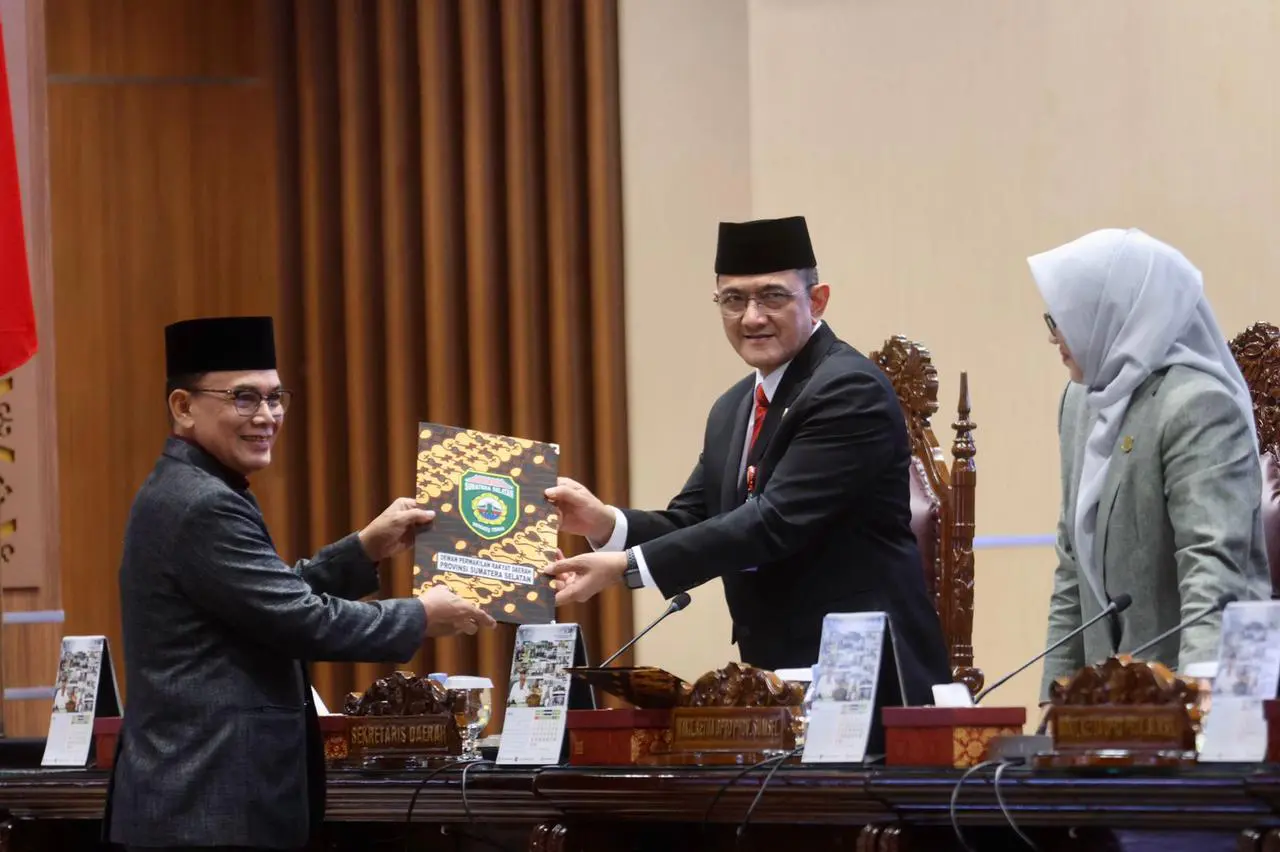 Sekda Edward Candra Dengarkan Pemandangan Umum Fraksi DPRD Provinsi Sumsel Terhadap Raperda Perubahan APBD Tahun 2024 