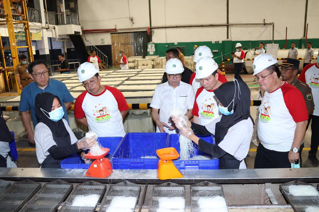 Pastikan Stok Beras Mencukupi, Pj Gubernur Elen Setiadi Dampingi Kepala Bapanas RI Tinjau Gudang Bulog dan Penggilingan Padi