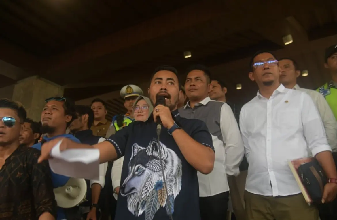 DPRD Sumsel Terima Aksi Damai Masyarakat Desa Talang Kemang Banyuasin