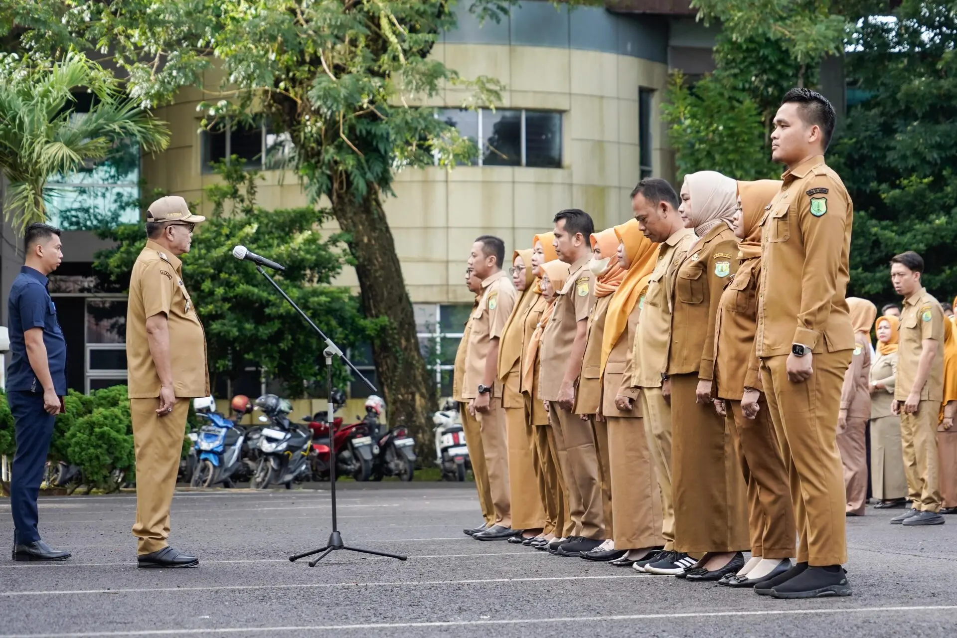 Tetap Kompak dan Berikan Banyak Manfaat Bagi Sesama, Bupati H M Toha Pimpin Apel Pagi