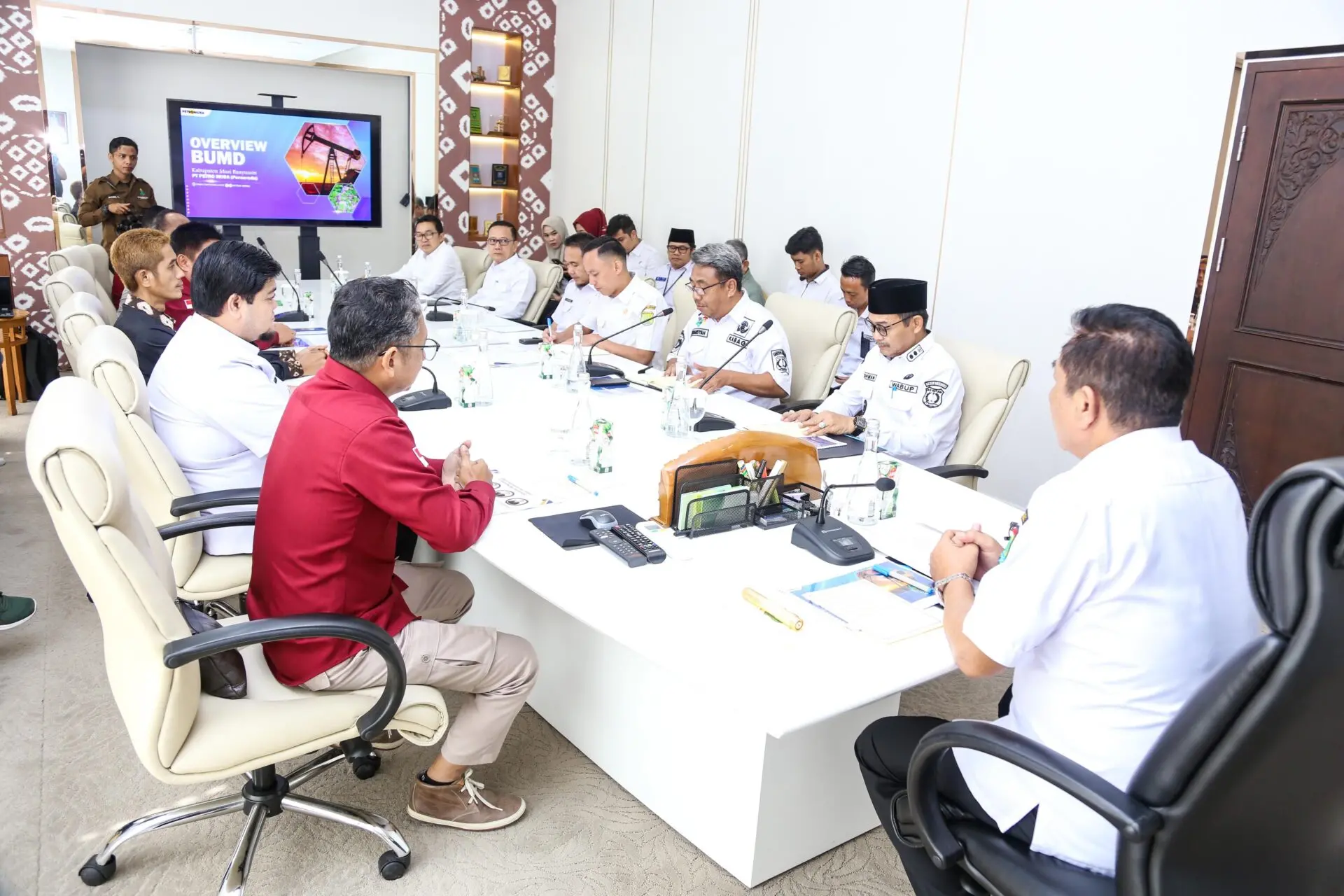 Dorong Percepatan Pembangunan, Bupati Toha Tegaskan Perusahaan Harus Tunjukkan Performa Nyata