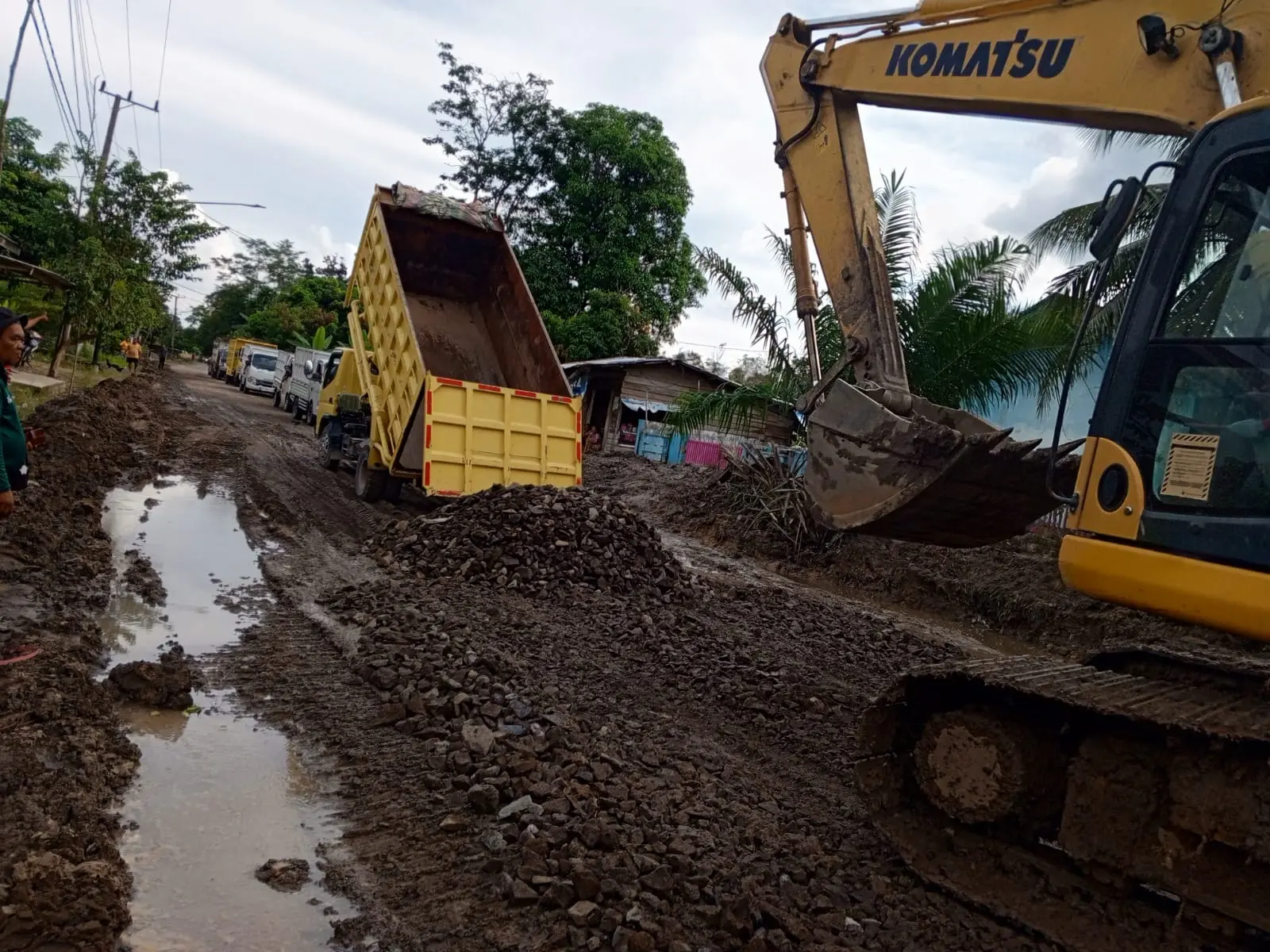 Kolaborasi Perbaikan Jalan Provinsi Sekayu–PALI Yang Rusak Parah