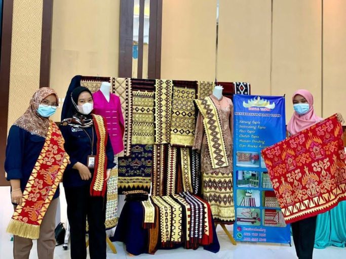 Hidupkan Kembali Kain Tapis Lampung Lewat UMKM Dela Tapis