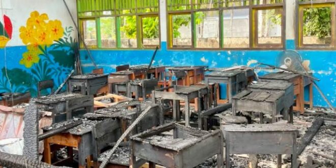 Dukung Ruang Kelas Darurat bagi SMP Negeri 19 Bengkulu Pascakebakaran