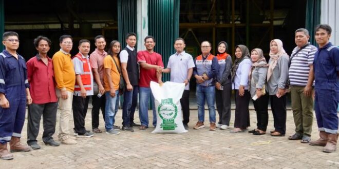 Bantu Pokdakan Lamperkas Tekan Biaya Produksi Lewat Pakan Ikan Mandiri