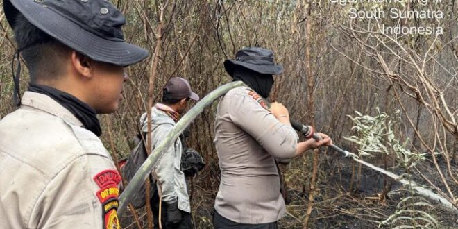 Berjibaku Padamkan Api Karhutla di Lahan PT Samora OKI