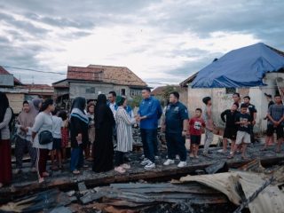 Bantu Rakyat, DPD PAN Palembang Berikan Bantuan Kepada Korban Kebakaran 36 Ilir