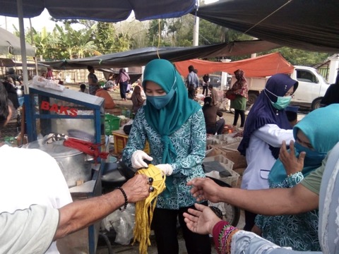Gebrak Masker PKK di Muba Sampe ke Pasar Tradisional Kecamatan dan Kelurahan