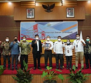 Bupati OKU Timur Sampaikan Langsung LKPD 2021 Ke BPK RI Sumatera Selatan