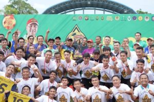 Pj Bupati H Apriyadi Serahkan Piala Kejuaraan Daerah Sepak Bola Bupati Cup 2022